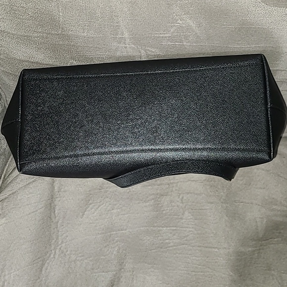 Coach Gallery Tote in Black Crossgrain‎ Leather with Goldtone Hardware - Picture 7 of 16